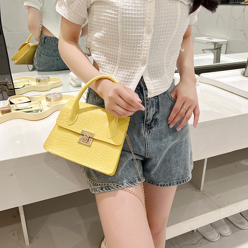 Túi Đeo Chéo Vuông Nhỏ Đựng Điện Thoại Họa Tiết Da Cá Sấu Có Khóa Cho Nữ