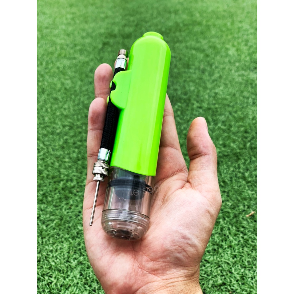 Đồ bơm banh da cầm tay mini V2, kèm vòi nối dài và bộ kim bơm sử dụng trong bóng đá, bóng rỗ, bóng chuyền, bơm bong bóng