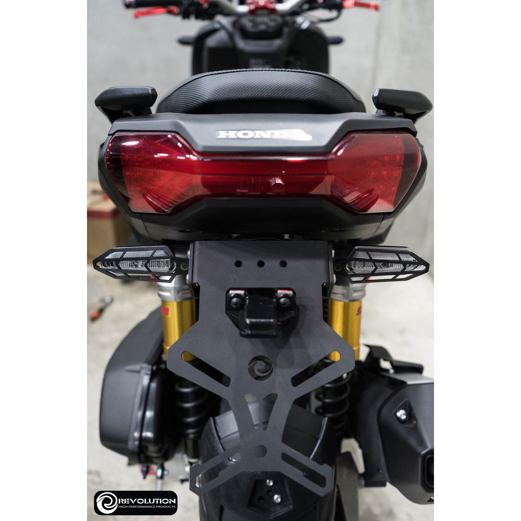 Ốp bảo vệ đèn xi nhan REVOLUTION ADV150 ADV160 ADV350 và các dòng xe có kiểu đèn như hình