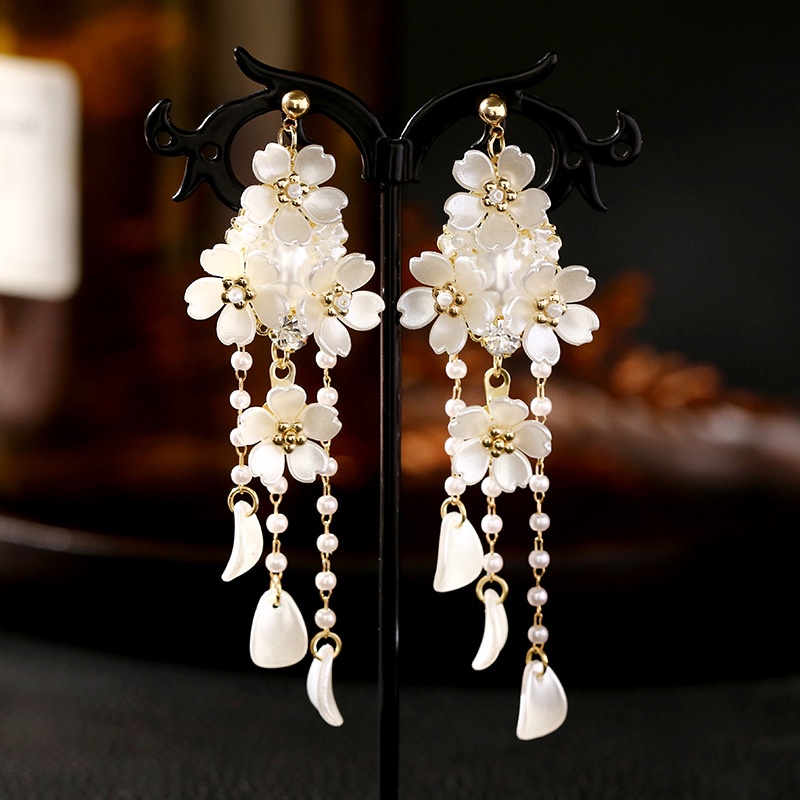 Khuyên Tai Tua Rua Hình Hoa Lily Phong Cách Hàn Quốc Mới