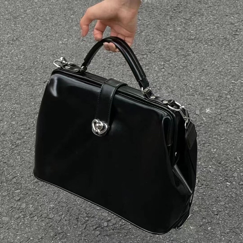 Balo da hoạ tiết hình tim có tay xách FOOTMADE