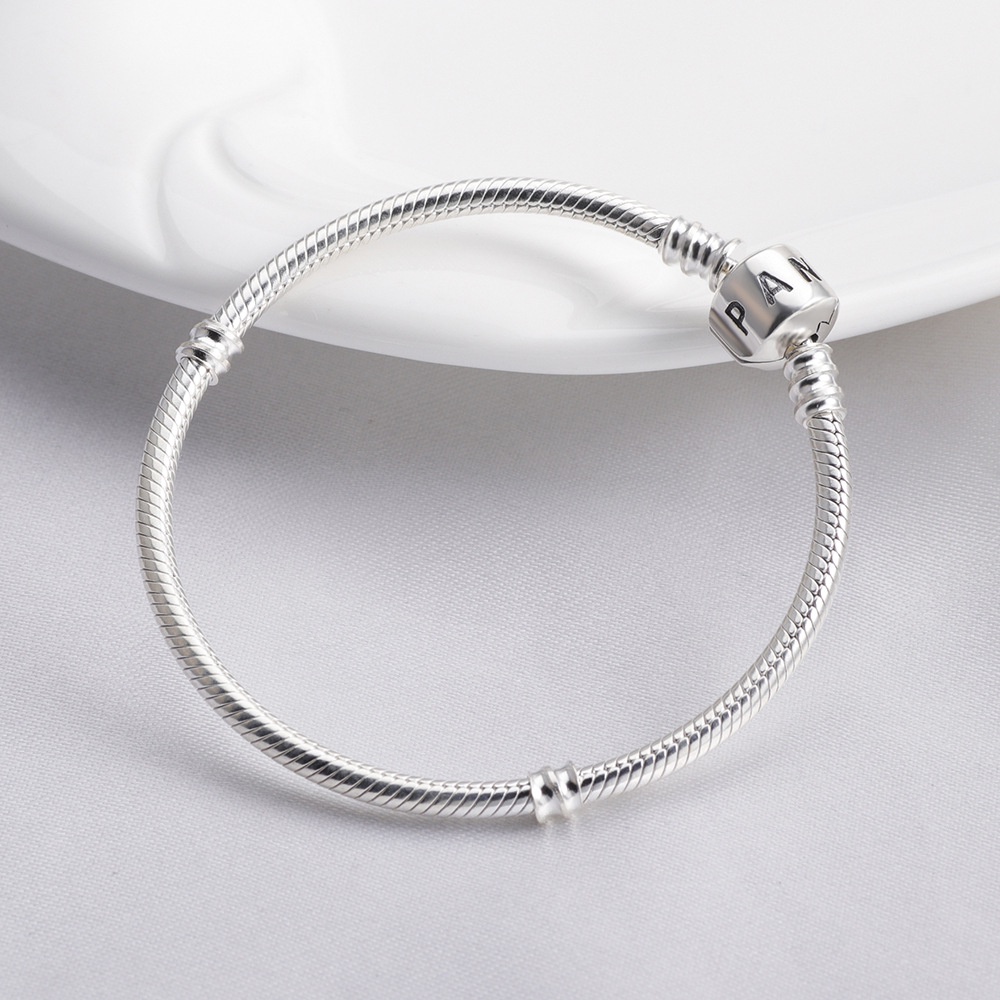 Charmolet - Vòng charm dây mềm bản dày form chắc chắn, khóa trụ (có logo) - Linhcharms 2023