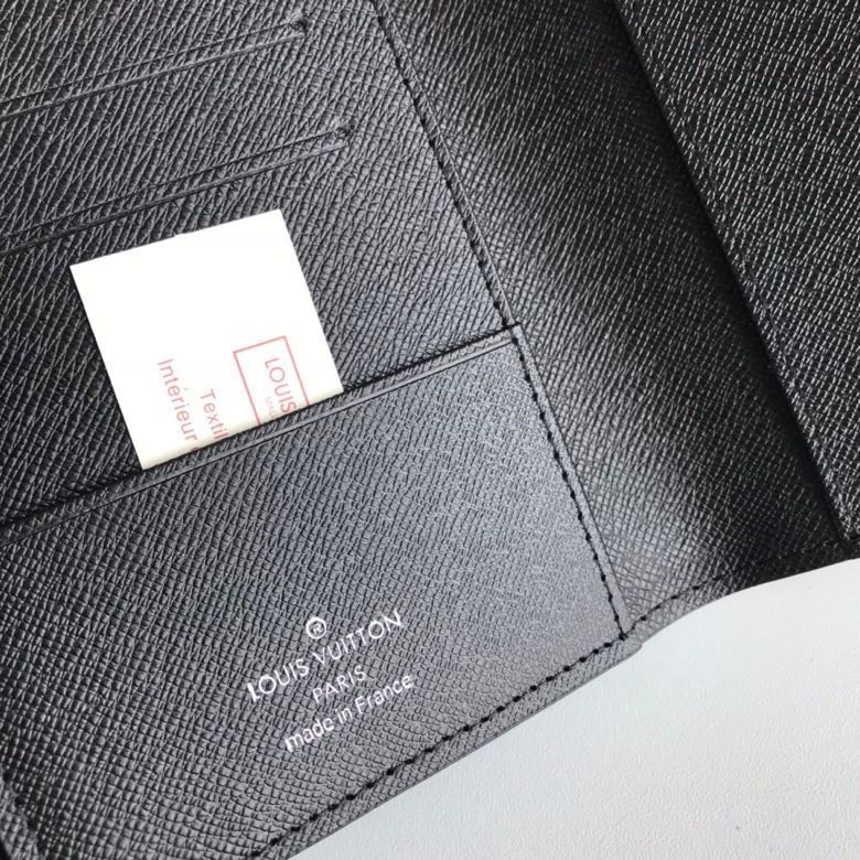 Bộ Hộ Chiếu Louis Vuitton M60181 Một Trăm Ảnh Thời Trang