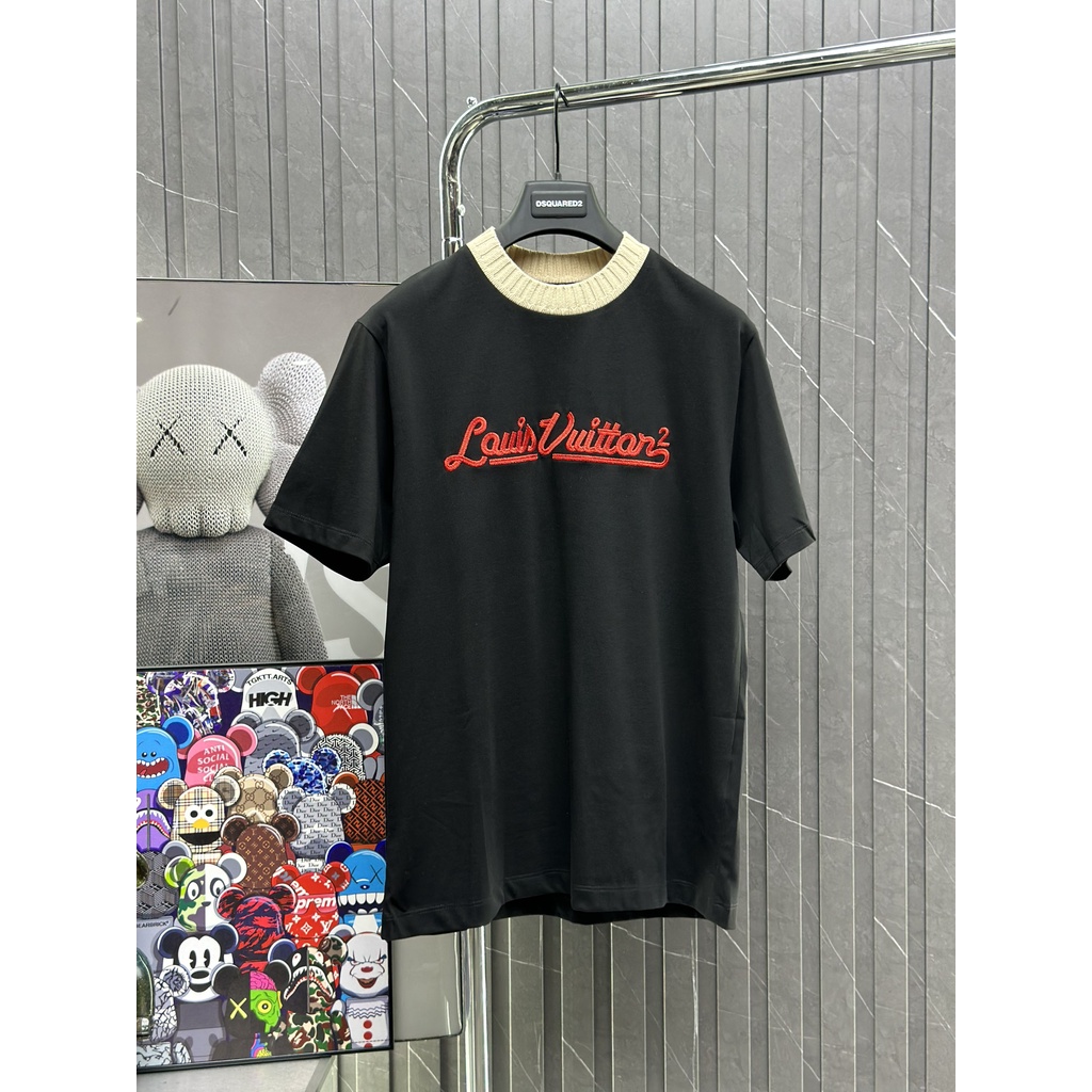 Áo T-shit Louis Vuitton logo thêu ngực phối cổ LA on web