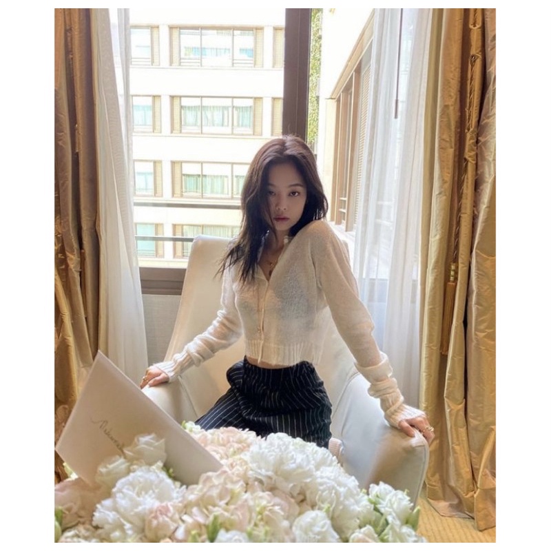 Pass cardigan giống Rosé
