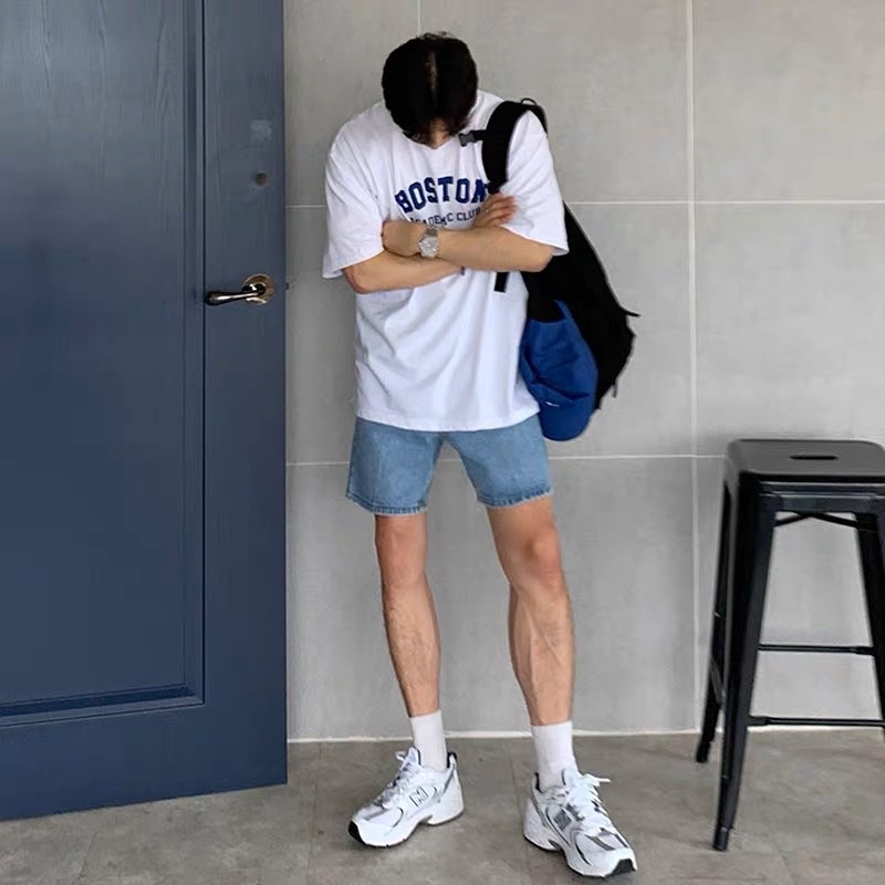 Áo thun cotton trắng in chữ boton xanh