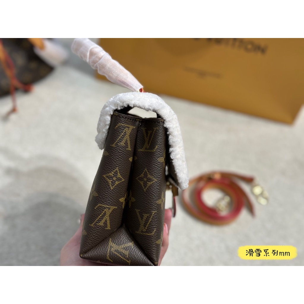 Túi Đeo Chéo Louis Vuitton Bằng Da Bò Mềm Thời Trang Cao Cấp Cho Nữ