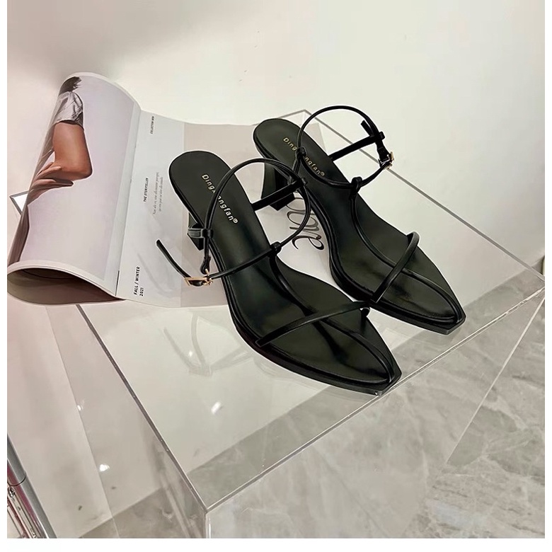 Giày sandal dây bít mũi