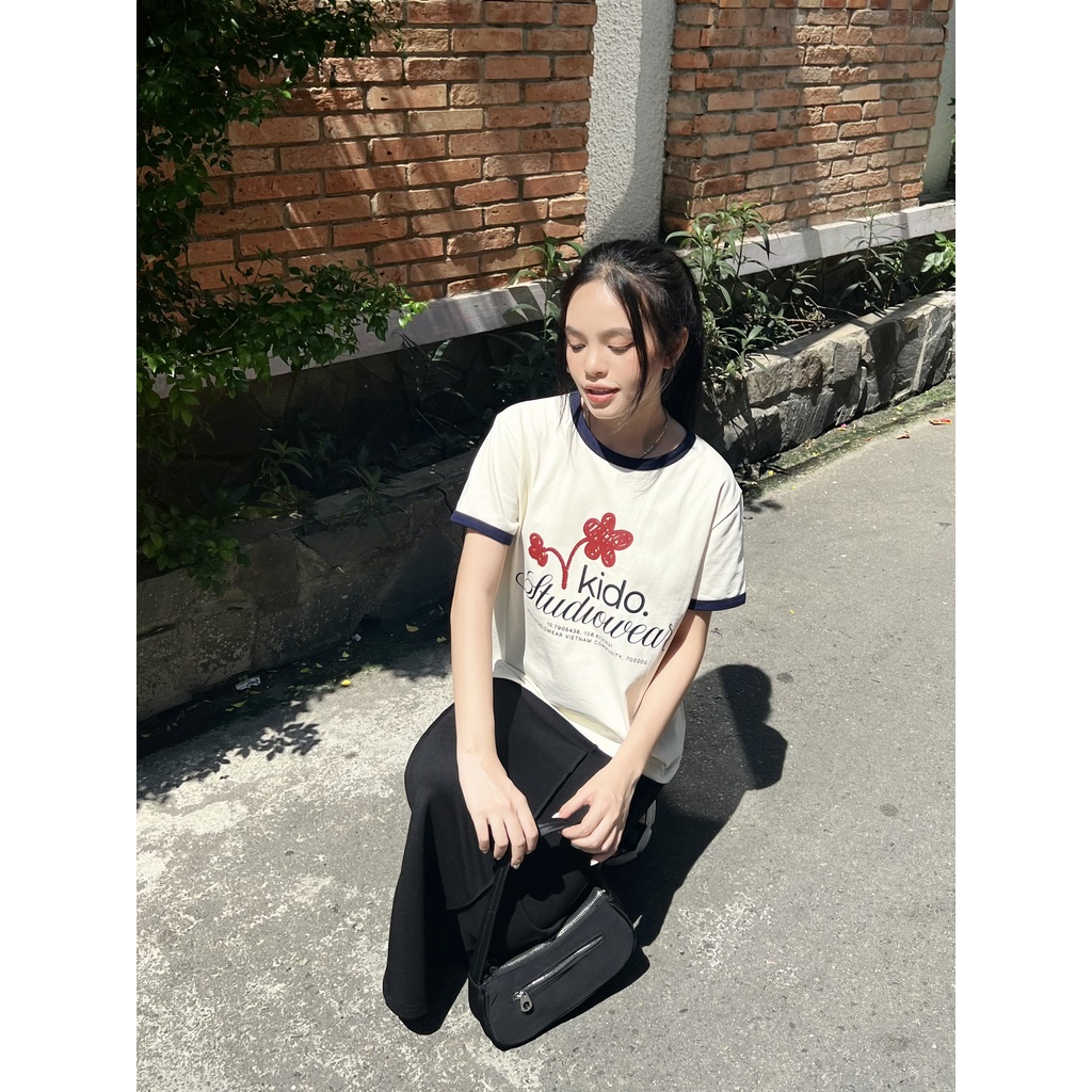 Áo thun tay ngắn cổ tròn in chữ KIDOSTUDIOWEAR
