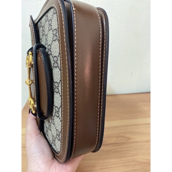 Túi xách đeo chéo bản Hà Hồ