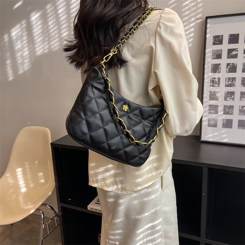 Túi đeo dưới cánh tay Phối Dây Xích Thời Trang 2023 Cho Nữ