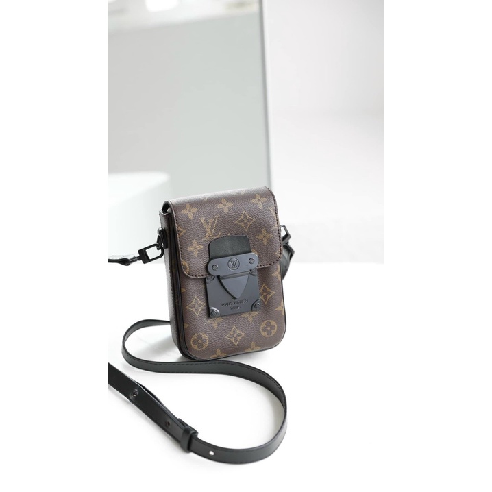 Túi LV đeo điện thoại nam