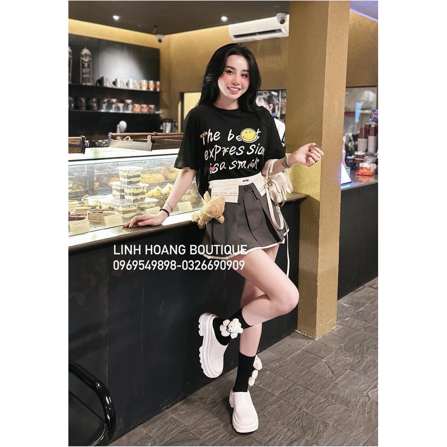 Sét áo đen chữ đính gấu sau lưng mix chân váy xếp ly xám gấp cạp CN kèm gấu cực xinh.