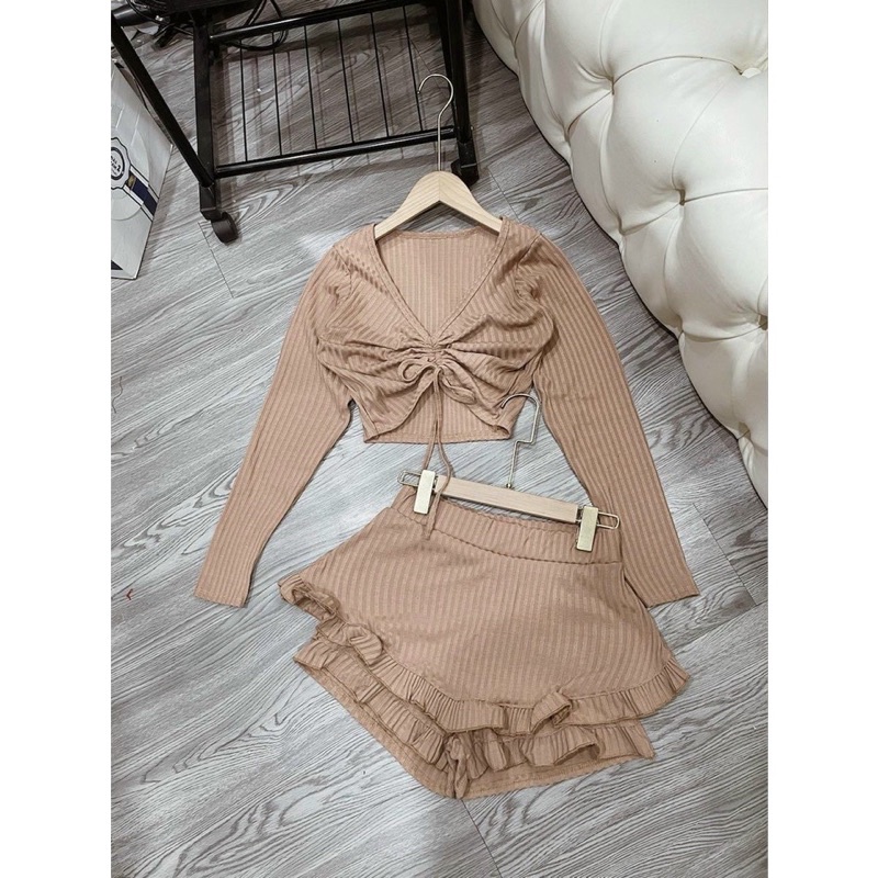 SÉT QUẦN BÈO TẦNG XINH KÈM ÁO RÚT DÂY BODY DX3