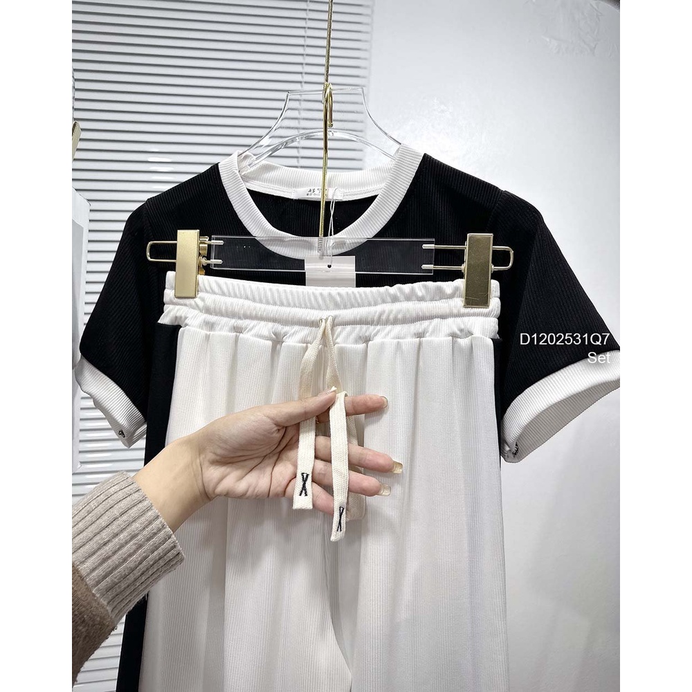 Set bộ 2 món thun tăm áo đen ôm body tay con kèm quần suông trắng viền đen!