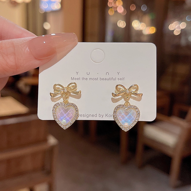 bông tai nữ đính đá hình trái tim chuôi bạc S925 sang trọng