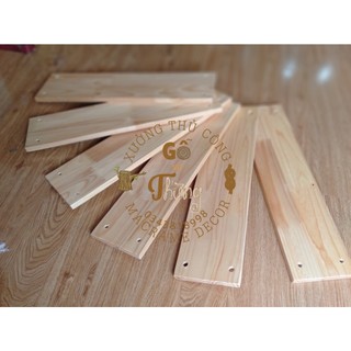 Tấm gỗ thông làm kệ treo trang trí