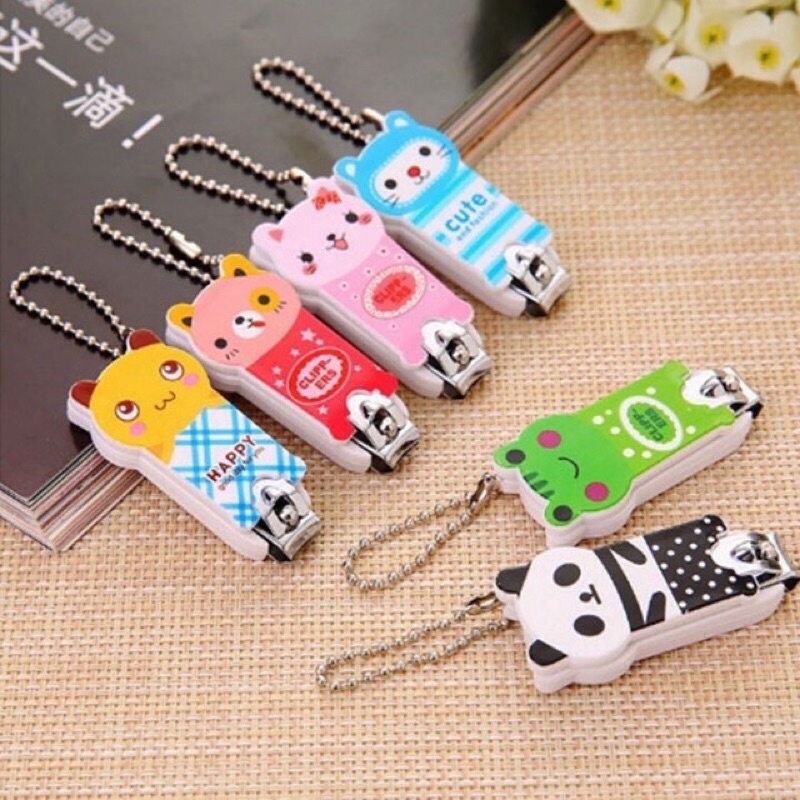 Bấm móng tay trẻ em