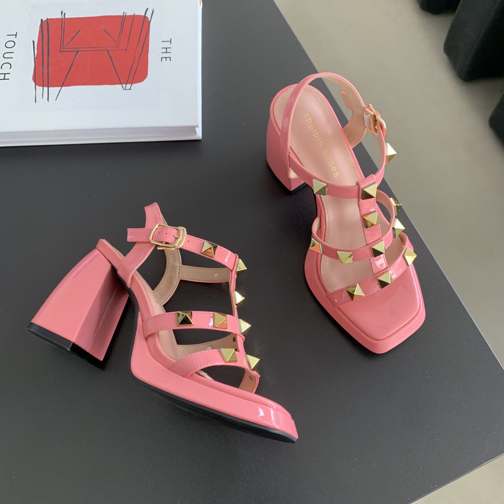 Giày Cao Gót Da Bóng Đế Dày Hở Ngón Đính Đinh Tán Chống Thấm Nước Thời Trang Xuân Hè 2023 Cho Nữ