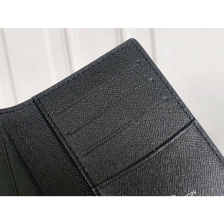 Hình ảnh vật lý Louis vuitton là chính hãng LV thẻ M63144 sẵn sàng để vận chuyển   Kích thước: 7X11cm