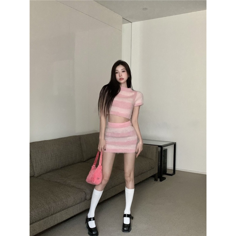 Set áo thun dệt kim ôm em và chân váy ngắn thời trang cho nữ có bán lẻ Mùa Hè Phong Cách Mới 2023 Cho Nữ