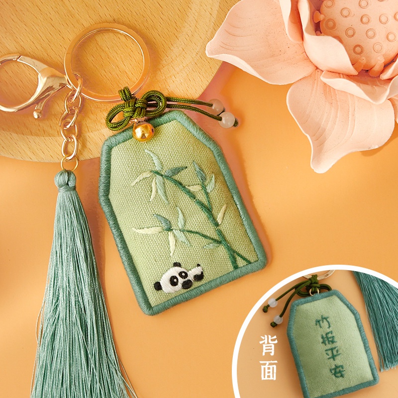 Bùa Hộ Mệnh Cầm Tay Tự Thêu Hình Gấu Trúc