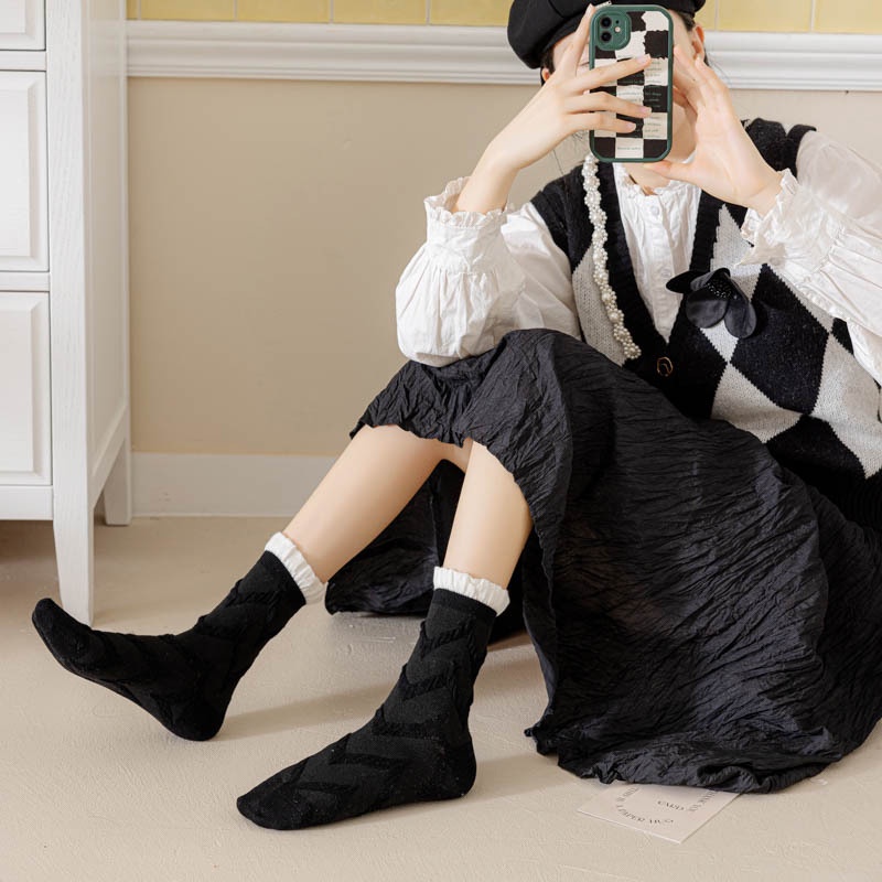 We Flower Vớ Cotton Cổ Cao Đến Mắt Cá Chân In Họa Tiết Gợn Sóng Màu Trắng Đen Phong Cách Hàn Quốc Thời Trang Cho Nữ