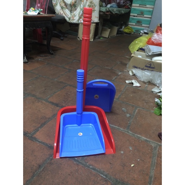 Hót rác nhựa