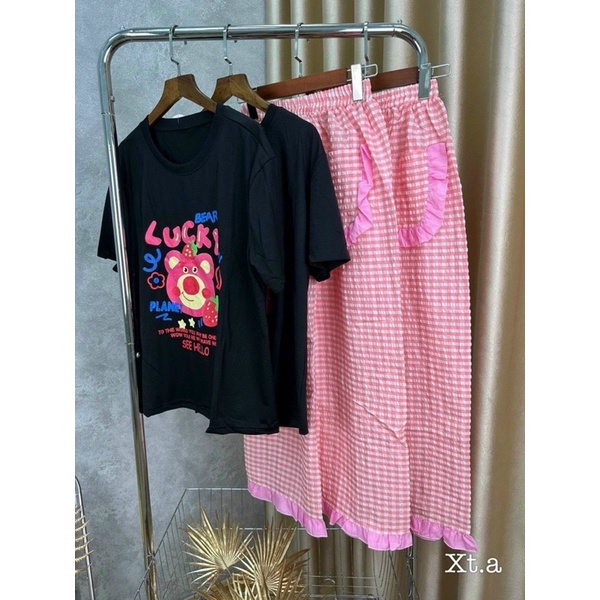 Sét hot gấu dâu quần caro phối bèo kèm 2 túi quần xinh