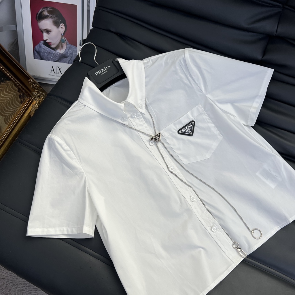 Set áo sơ mi croptop và chân váy thời trang cao cấp Prada phong cách trẻ trung, thu hút