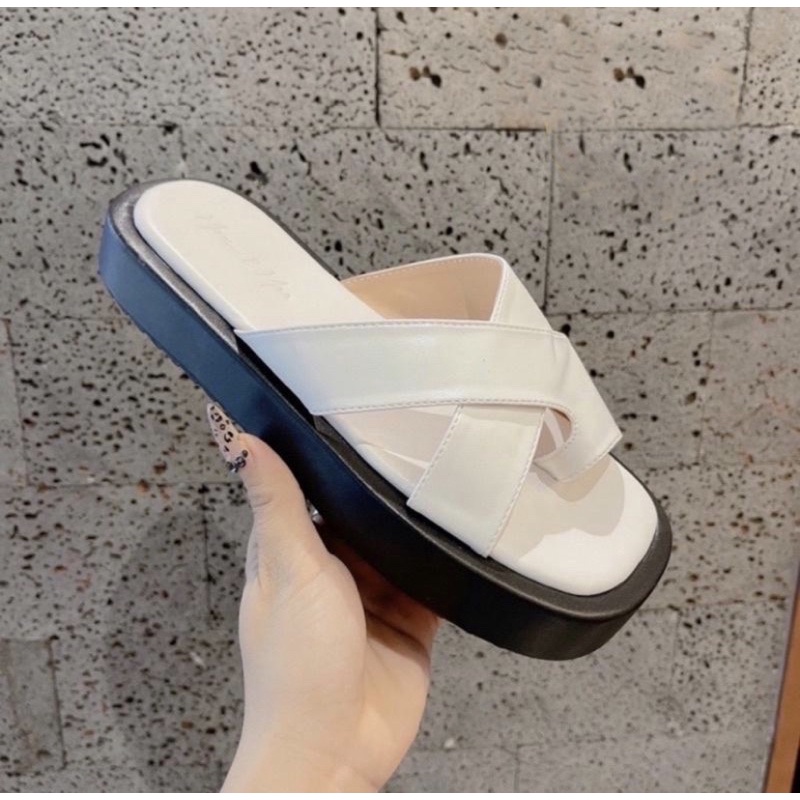 Dép bánh mì xỏ ngón