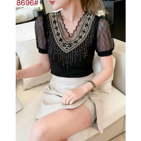 Áo cổ tim tay ren lưới, tay ngắn dáng rộng thiết kế đơn giản phong cách mùa hè thời trang cho phụ nữ trung niên