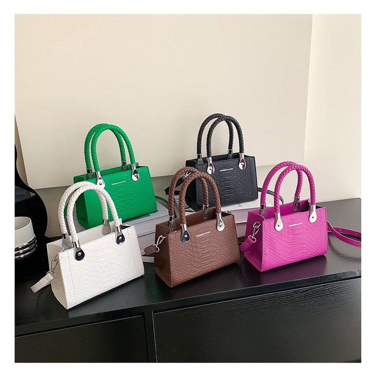 Túi Đeo Chéo Dập Nổi Họa Tiết Thời Trang Chất Lượng Cao Cho Nữ