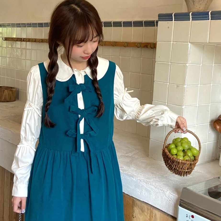 Set Áo Sơ Mi Tay Dài Cổ Búp Bê + Váy Yếm Màu Xanh Dương + Áo Khoác Sát Nách Đính Nơ Xinh Xắn