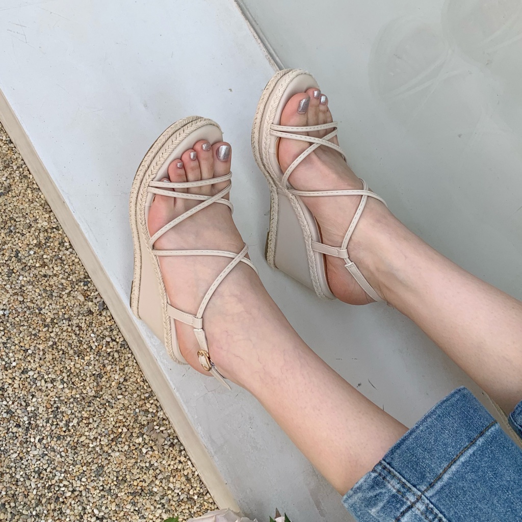 Sandal Đế Xuồng Mùa Hè 2023 Phong Cách Mới Cho Nữ