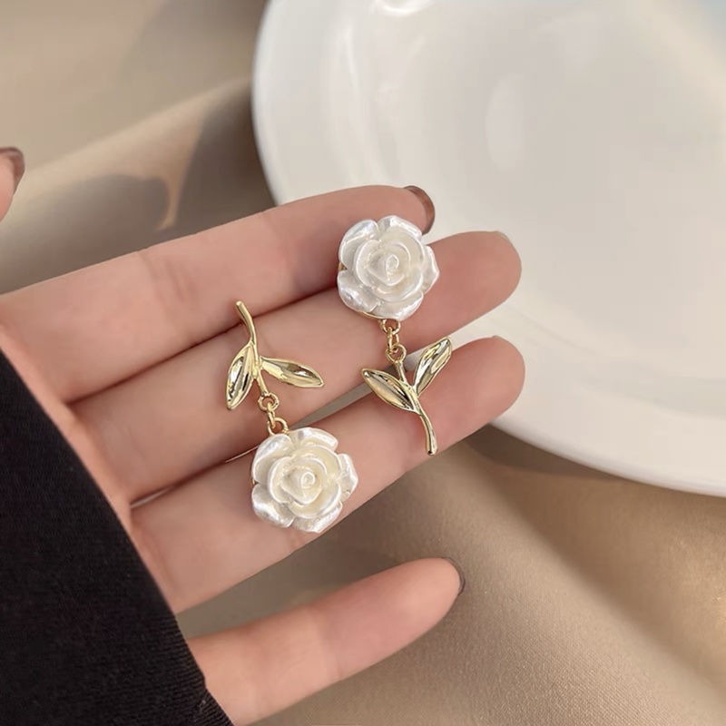 Đôi Khuyên Tai Không Đối Xứng Họa Tiết Hoa Thời Trang Mùa Hè Hàn Quốc 2023