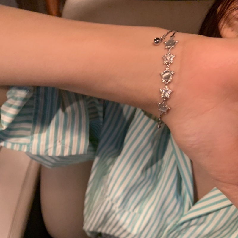 Vòng Tay Đính Đá Opal Hình Ngôi Sao Năm Cánh Nhỏ Siêu Đẹp Sang Trọng Nhẹ Nhàng Thiết Kế Chất Lượng Cao Dành Cho Bạn Nữ
