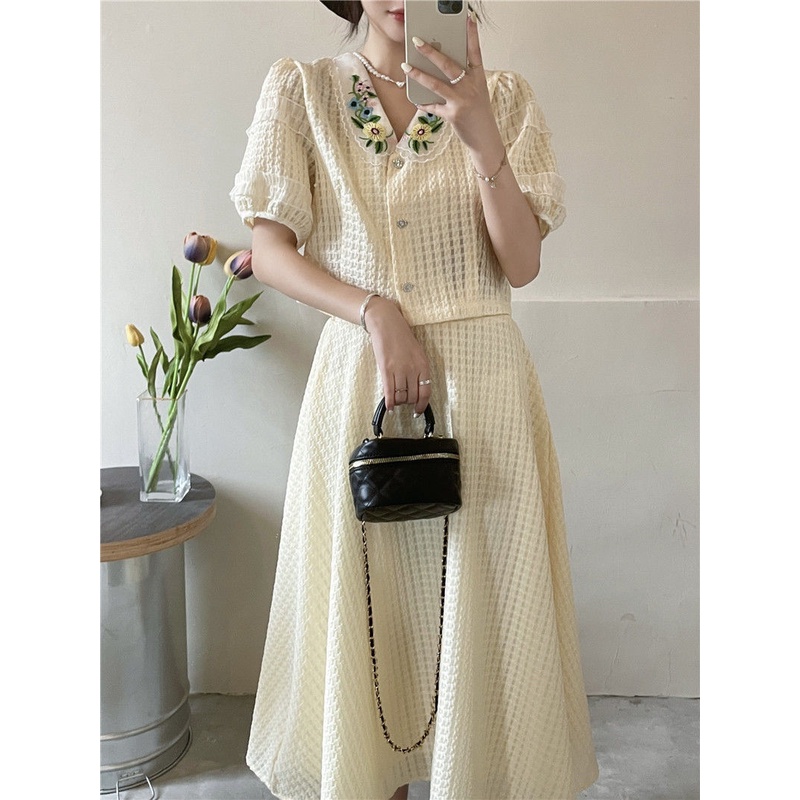 Set Áo Và Chân Váy Ngắn Lưng Cao Thời Trang Mới 2023 Dành Cho Bạn Nữ