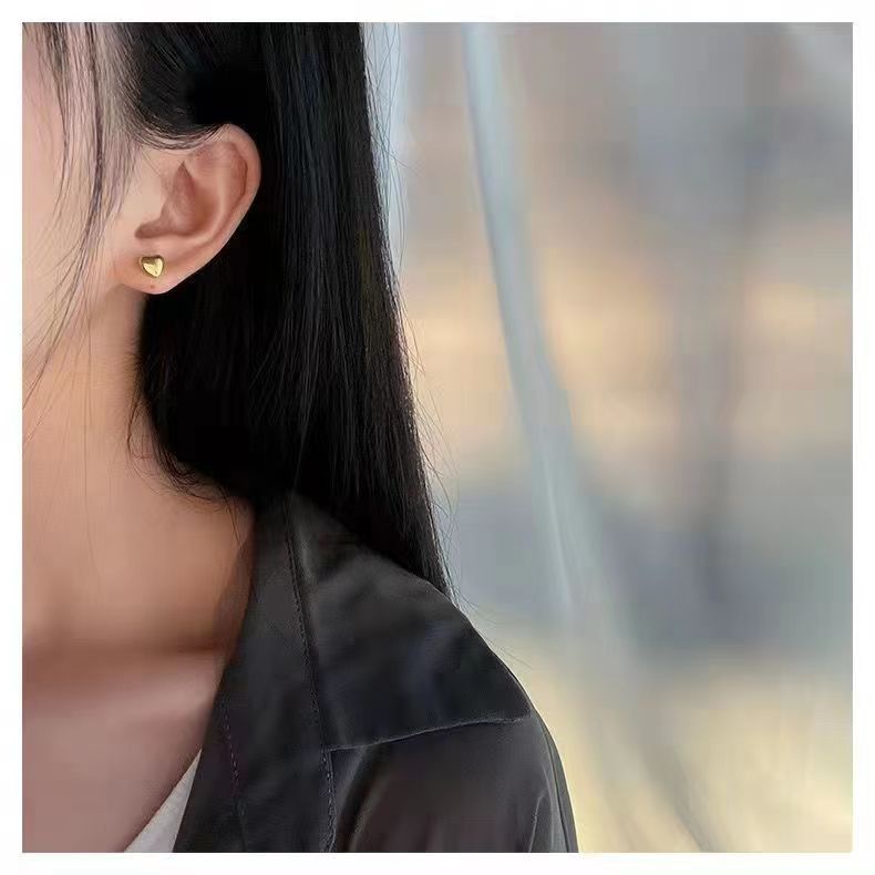 Khuyên Tai Thép Titan Mạ Vàng 18K Hình Trái Tim Nhỏ Xinh Không Gây Dị Ứng