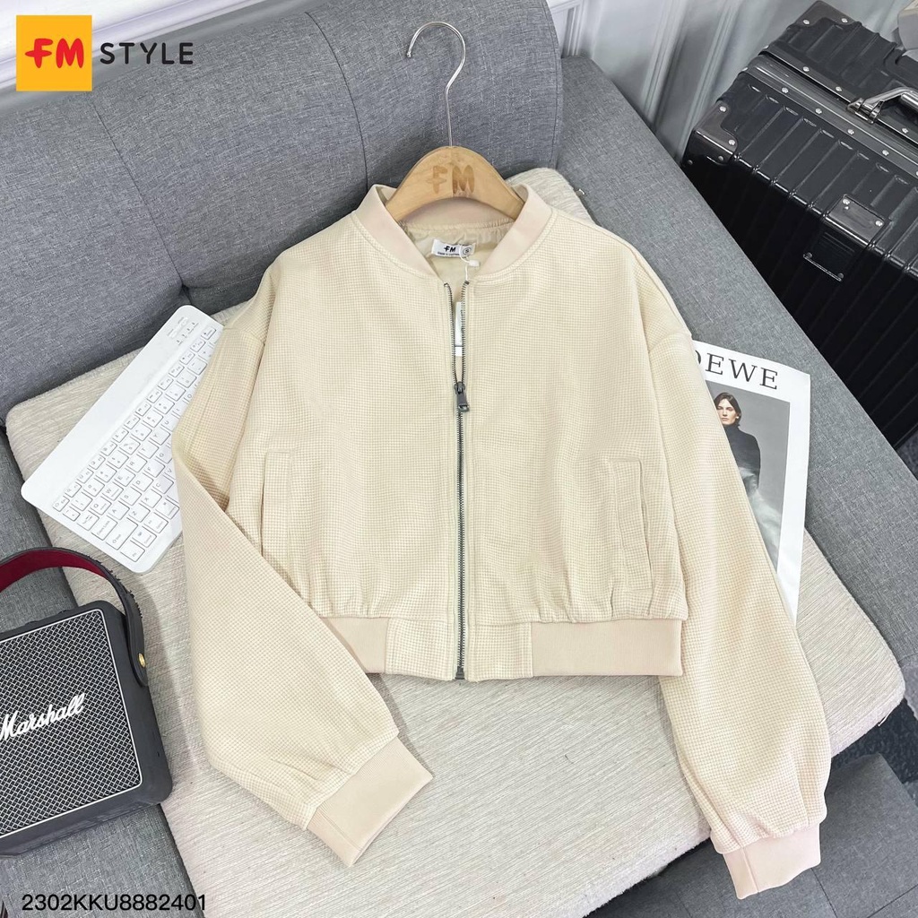 Áo khoác bomber nhung 2 lớp FM STYLE chất liệu dày dặn thiết kế dáng ngắn croptop phong cách Hàn Quốc 23020745