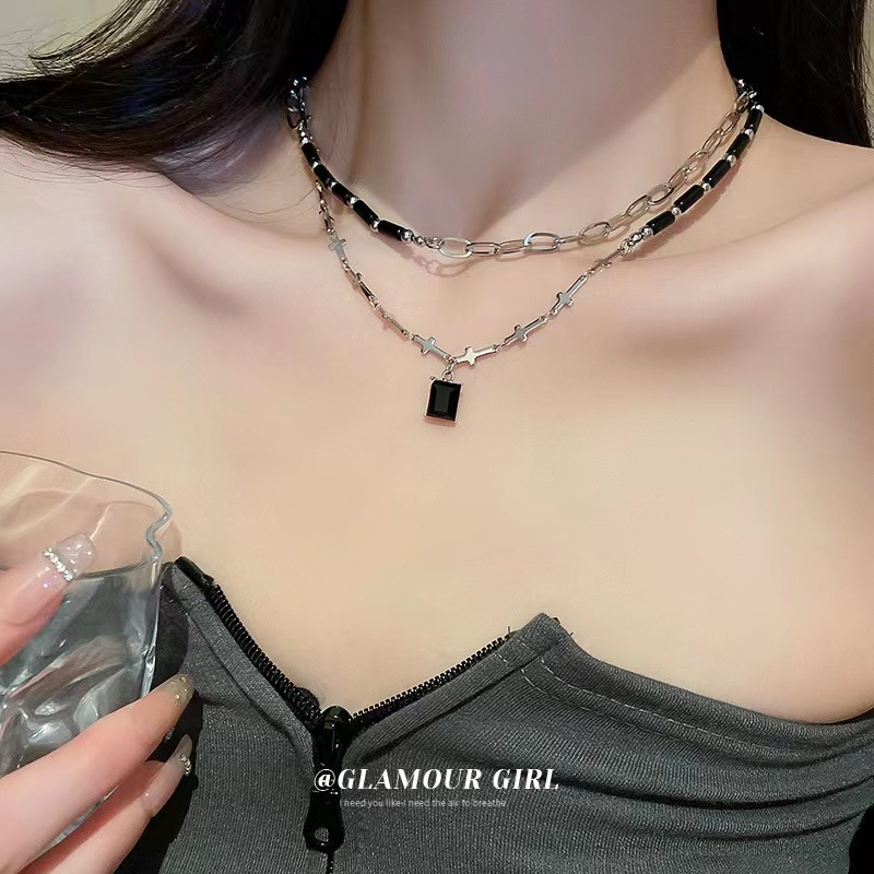 Vòng cổ Hai Lớp Bằng Thép Titan Màu Đen Đính Đá Hình Vuông Thời Trang Cho Nữ