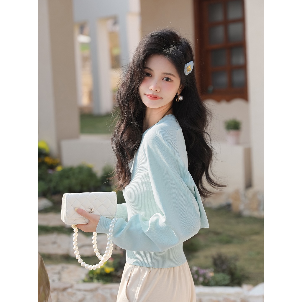 Bộ đồ SUXI gồm áo sát nách dệt kim và áo cardigan đơn giản dành cho nữ