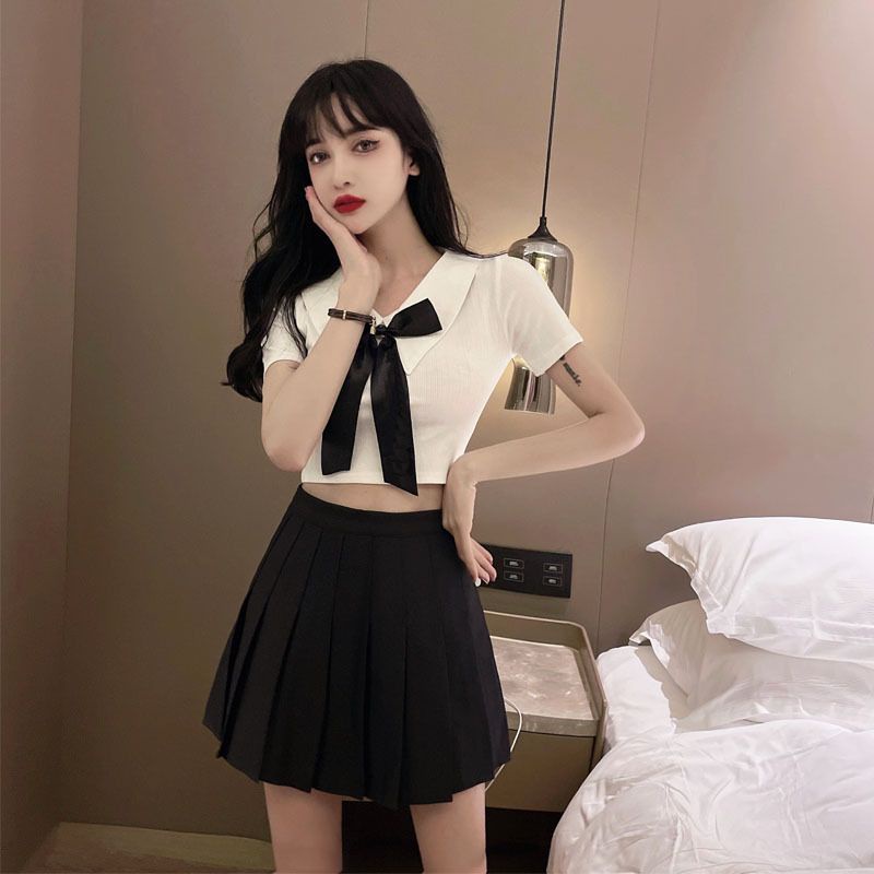 Hàng Mới Về Set Đồng Phục Hai Mảnh Áo Ngắn Lưng Cao Phối Chân Váy Xếp Ly Phong Cách Preppy Gợi Cảm