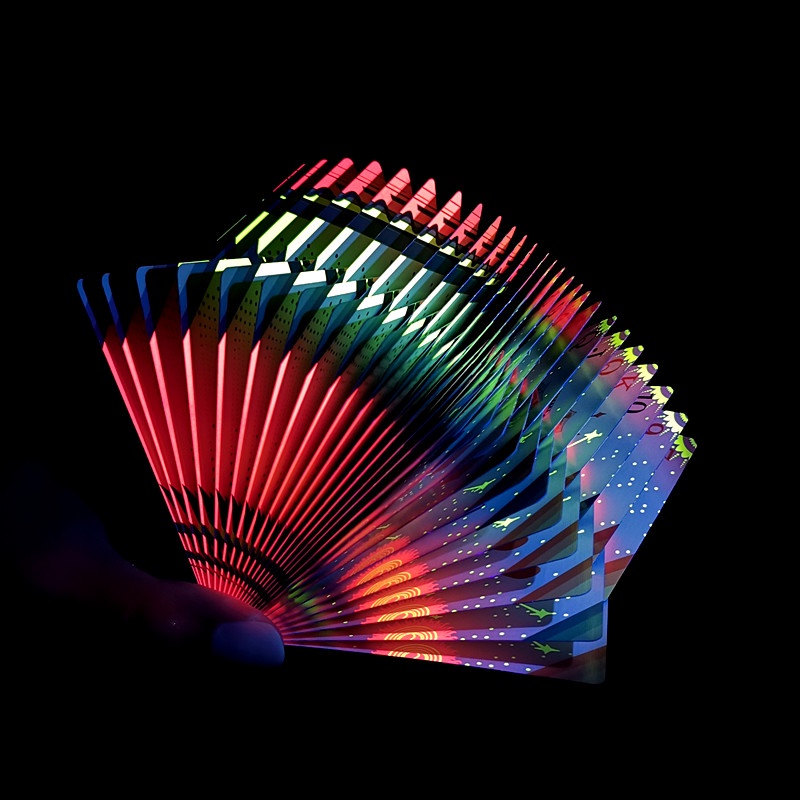 Mua Một Tặng Một Bộ Sưu Tập Thẻ Bài Ma Thuật Cắt Hoa Dạ Quang Bốn Màu Phát Sáng Trong Đêm