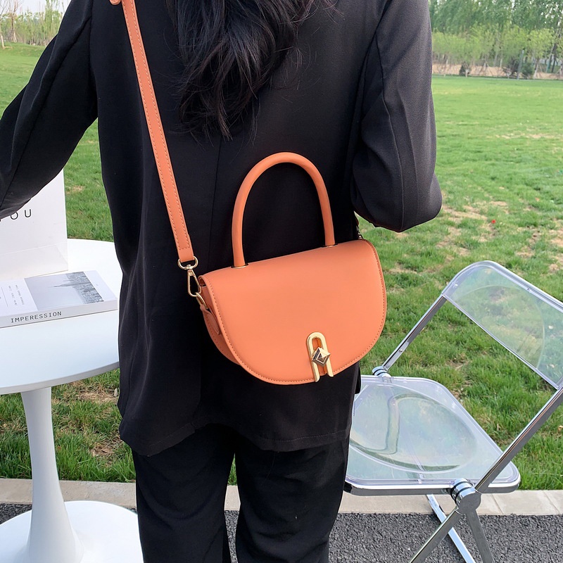 Túi Đeo Chéo Một Bên Vai Có Khóa Đơn Giản IELGY Dành Cho Nữ