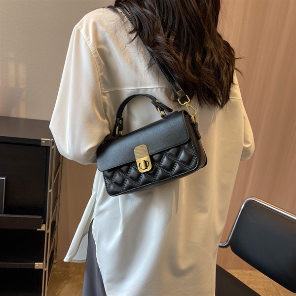 Túi xách nữa cầm tay hình chữ nhật nhỏ phong cách đơn giản dành cho nữ 2023 2241