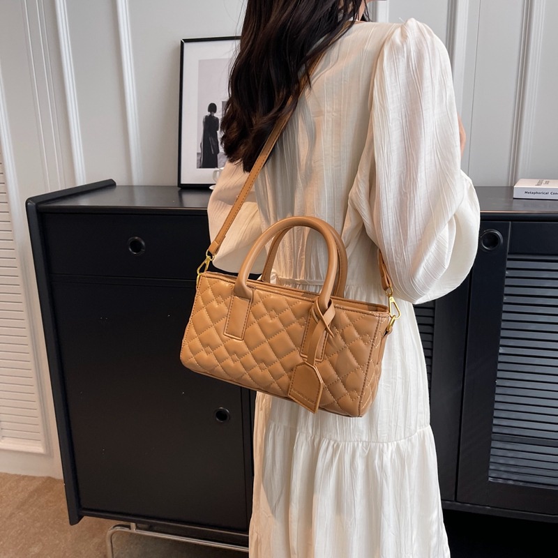 Túi Xách Đeo Chéo Một Bên Vai Hình Thoi Đơn Giản Thời Trang Mới 2023 Phong Cách Retro Phổ Biến Dành Cho Bạn Nữ