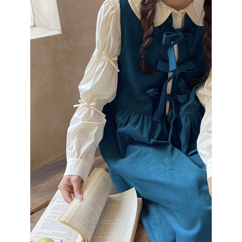 Set Áo Sơ Mi Tay Dài Cổ Búp Bê + Váy Yếm Màu Xanh Dương + Áo Khoác Sát Nách Đính Nơ Xinh Xắn