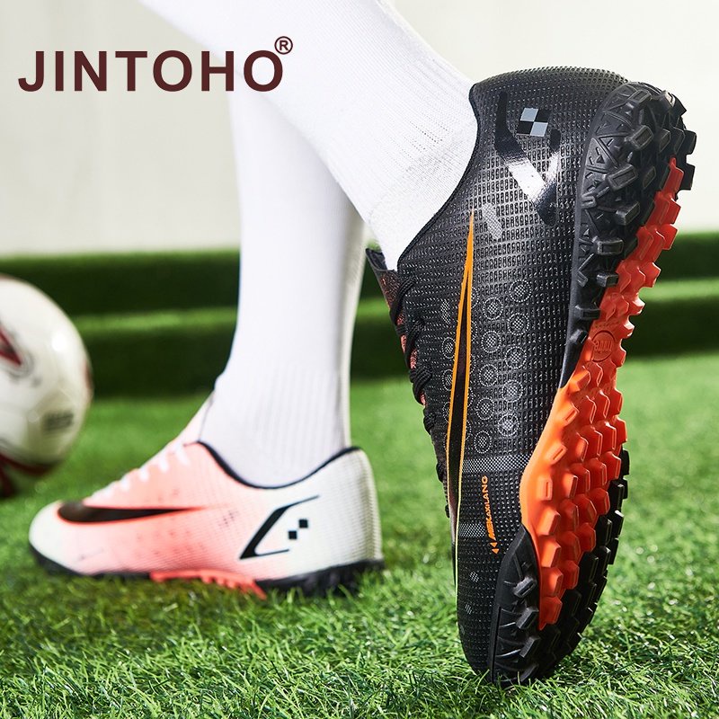 Giày Đá Bóng Chống Trượt Màu Đen Siêu Nhẹ Size 35-46 Dành Cho Cặp Đôi