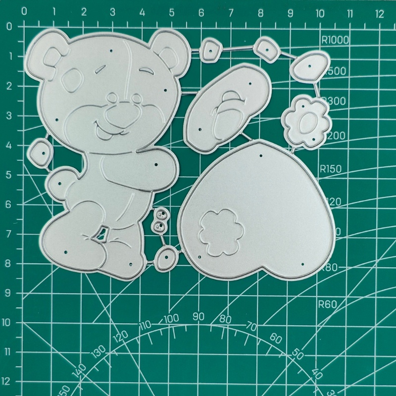 Khuôn Cắt Giấy Kim Loại Trang Trí Hình Gấu Và Trái Tim Xinh Xắn